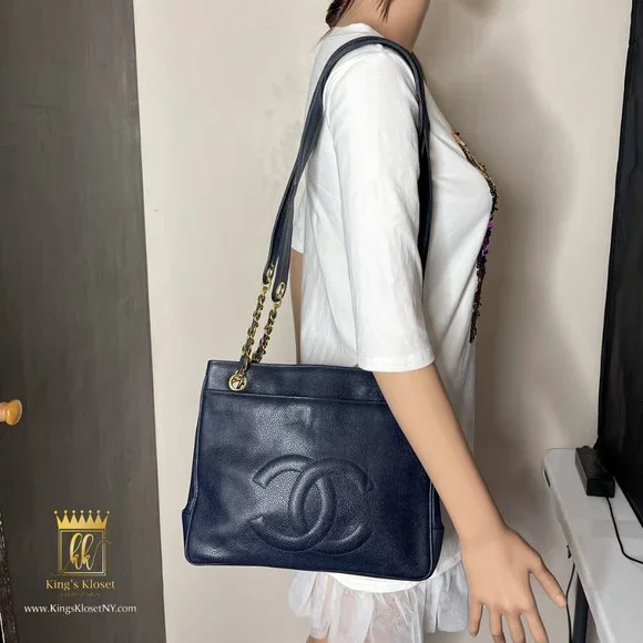 CHANEL VINTAGE DARK BLUE CAVIAR LEATHER SHOULDER BAG - Picture 5 of 11